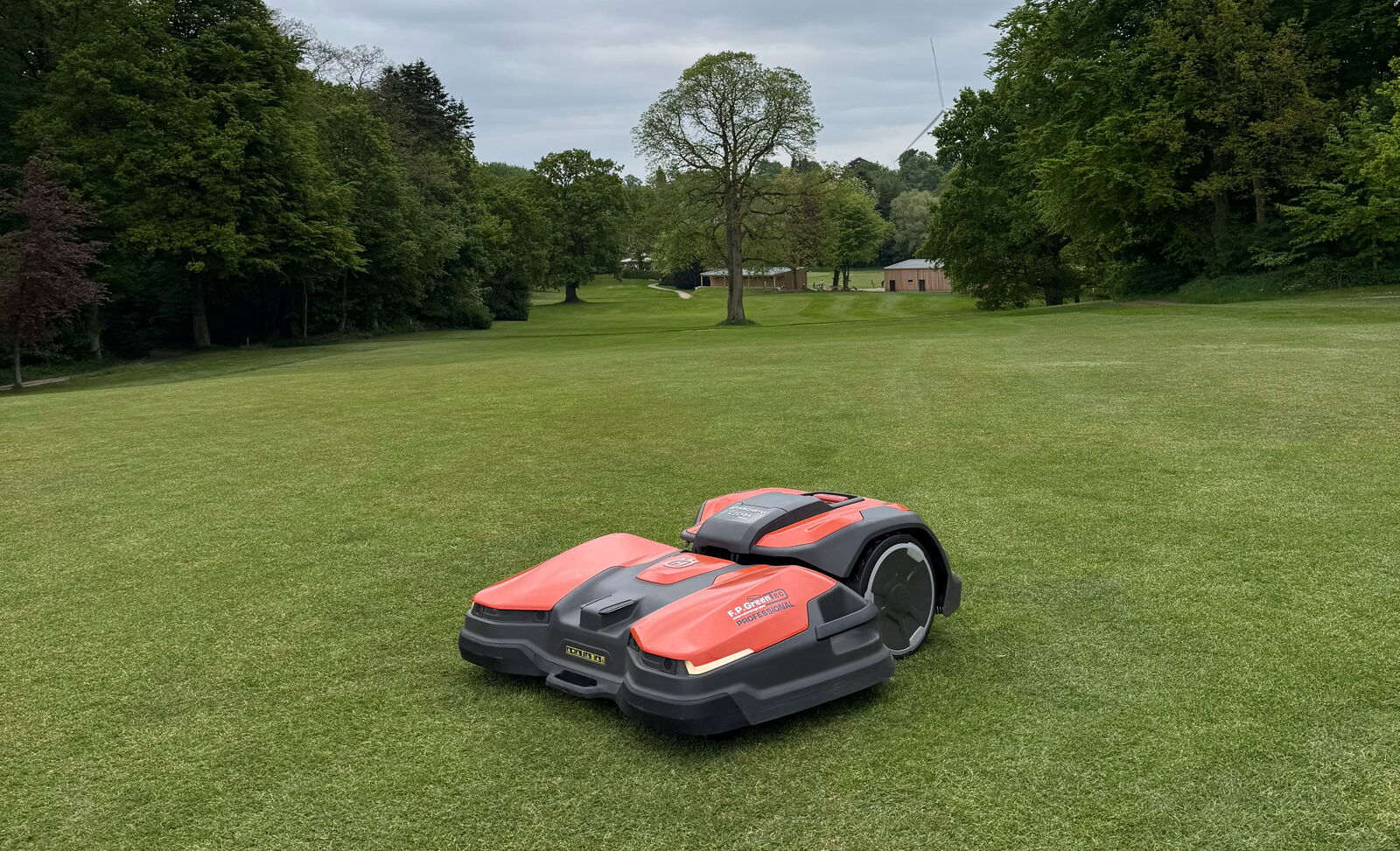 Testphase für den Einsatz eines Mähroboters